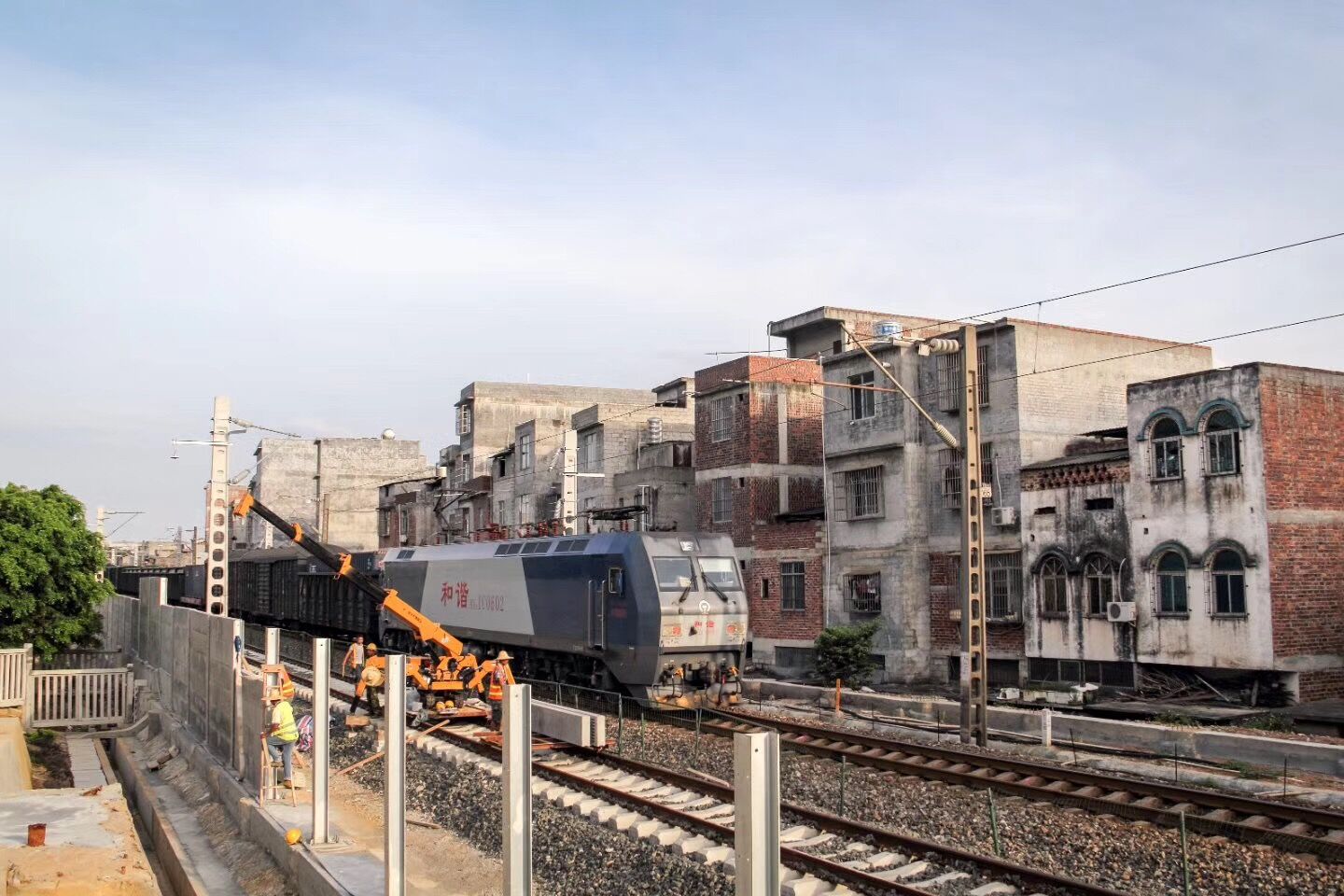 履带式起重机的任务现场